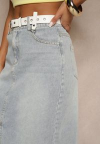 Renee - Jasnoniebieska Spódnica Jeansowa o Ołówkowym Kroju Zdobiona Rozcięciem Lisovira. Stan: podwyższony. Kolor: niebieski. Materiał: jeans. Wzór: aplikacja. Styl: elegancki