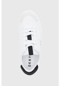 DKNY - Dkny Buty kolor biały na platformie. Nosek buta: okrągły. Zapięcie: sznurówki. Kolor: biały. Materiał: guma. Obcas: na platformie