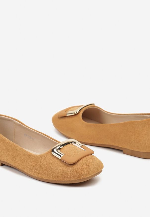 Born2be - Brązowe Płaskie Klasyczne Balerinki z Ozdobną Klamrą Nassnema. Zapięcie: klamry. Kolor: brązowy. Materiał: jeans. Styl: klasyczny