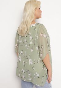 Born2be - Zielona Bluzka w Kwiaty z Ozdobnym Rękawem Typu Nietoperz Lellia. Kolor: zielony. Wzór: kwiaty. Styl: elegancki #3