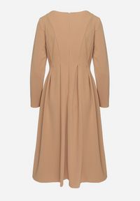 Born2be - Ciemnobeżowa Elegancka Sukienka Rozkloszowana Temarielis. Kolor: beżowy. Długość rękawa: długi rękaw. Typ sukienki: rozkloszowane, oversize. Styl: elegancki #6