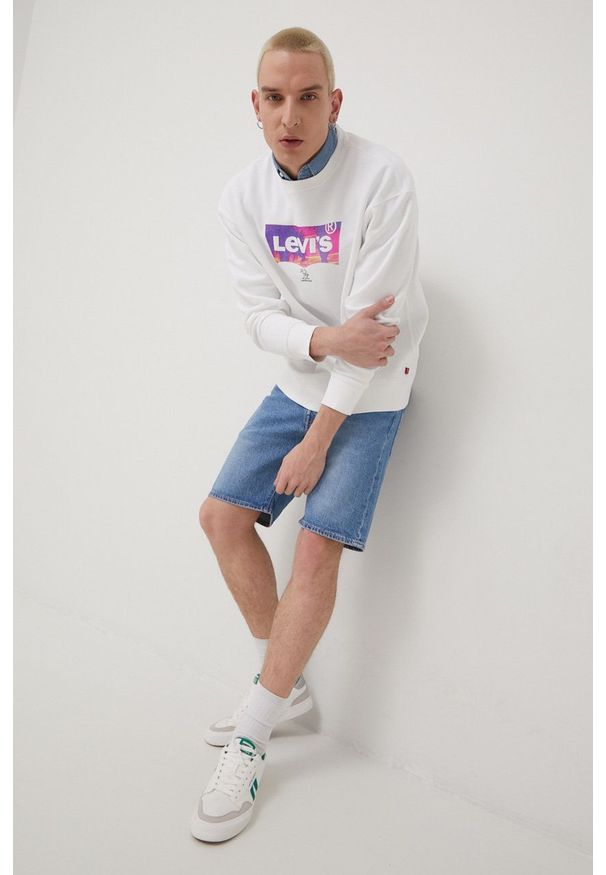 Levi's® - Levi's bluza męska kolor biały z nadrukiem. Okazja: na spotkanie biznesowe. Kolor: biały. Materiał: dzianina, włókno. Wzór: nadruk. Styl: biznesowy