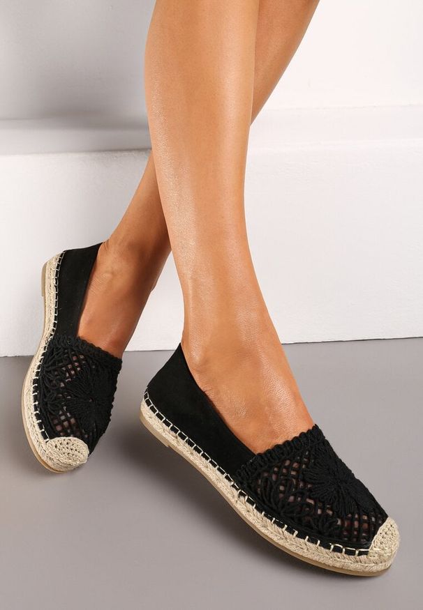 Born2be - Czarne Espadryle na Płaskiej Plecionej Podeszwie z Ażurowym Noskiem Qianatia. Kolor: czarny. Materiał: len, jedwab, jeans. Wzór: ażurowy. Sezon: lato. Styl: elegancki