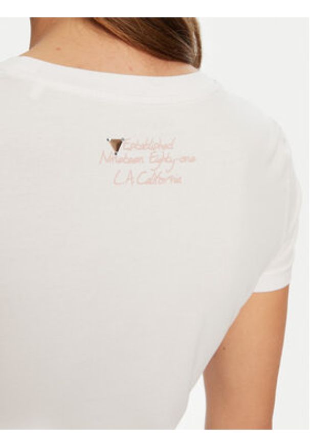 Guess T-Shirt W5RI22 J1314 Biały Regular Fit. Kolor: biały. Materiał: bawełna