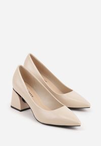 Renee - Beżowe Czółenka na Stożkowym Słupku o Nicud. Okazja: na co dzień, na spotkanie biznesowe. Kolor: beżowy. Materiał: skóra, jeans. Obcas: na słupku. Styl: casual, biznesowy. Wysokość obcasa: średni #8