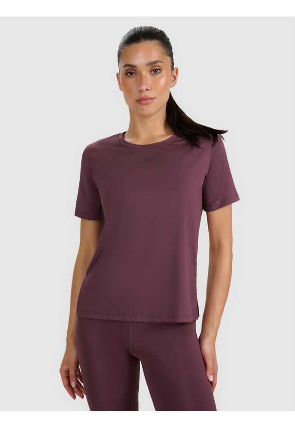 4f - 4F Koszulka treningowa regular szybkoschnąca damska - brązowa XS. Kolor: brązowy. Materiał: poliester, włókno, materiał, elastan. Długość rękawa: krótki rękaw. Długość: krótkie. Wzór: gładki, ze splotem. Sport: fitness