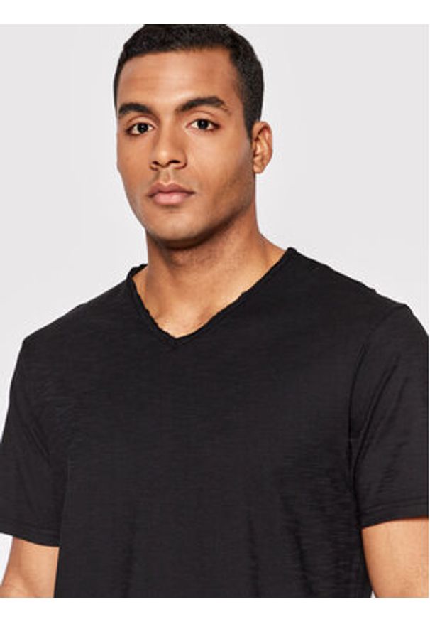 United Colors of Benetton - United Colors Of Benetton T-Shirt 3JE1J4264 Czarny Regular Fit. Kolor: czarny. Materiał: bawełna