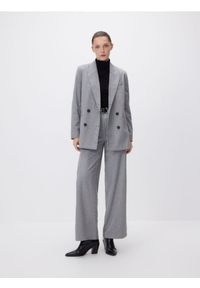 Reserved - Dwurzędowa marynarka w jodełkę - ciemnoszary. Kolor: szary. Materiał: dzianina. Wzór: jodełka