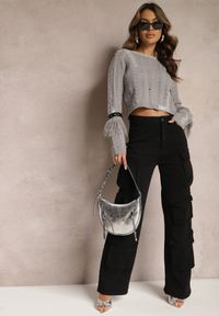 Renee - Szary Krótki Sweter z Ozdobnymi Paskami z Ekoskóry i Frędzlami Steviuna. Kolor: szary. Długość: krótkie. Wzór: paski. Styl: elegancki #5