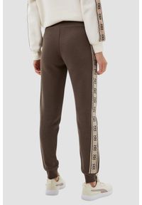Guess - GUESS Brązowe damskie spodnie dresowe Britney Jogger, Rozmiar XS. Kolor: brązowy. Materiał: dresówka. Długość: długie