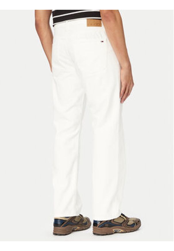 Tommy Jeans Jeansy Otis DM0DM23062 Biały Straight Fit. Kolor: biały