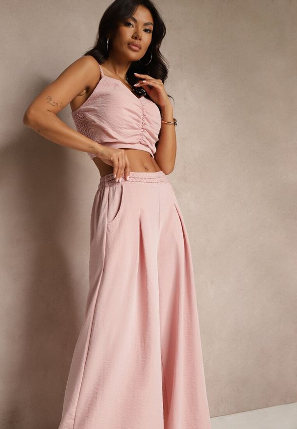 Renee - Różowy Komplet z Wiskozą Szerokie Spodnie Top z Usztywnianymi Miseczkami Tirtebis. Kolor: różowy. Materiał: wiskoza