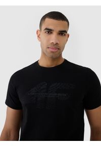 4f - 4F T-shirt regular z nadrukiem męski - czarny XL. Okazja: na co dzień. Kolor: czarny. Materiał: bawełna, jersey, dzianina. Długość rękawa: krótki rękaw. Długość: krótkie. Wzór: nadruk. Styl: sportowy, klasyczny, casual