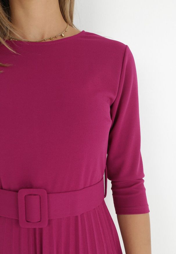 Born2be - Fioletowa Sukienka Plisowana z Paskiem Gonnge. Okazja: na co dzień, na imprezę. Kolor: fioletowy. Typ sukienki: proste, dopasowane. Styl: klasyczny, elegancki, casual