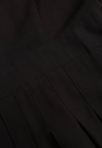 Born2be - Czarna Wiskozowa Plisowana Sukienka z Wiązaniem Asorrise. Okazja: na co dzień. Kolor: czarny. Materiał: wiskoza. Styl: casual, elegancki #4