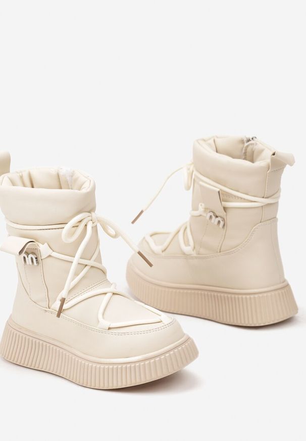 Born2be - Beżowe Śniegowce na Tłoczonej Podeszwie z Ozdobnym Sznurowaniem Adelane. Okazja: na uczelnię, na co dzień. Kolor: beżowy. Materiał: wełna. Wzór: kolorowy. Sezon: zima. Styl: elegancki, casual