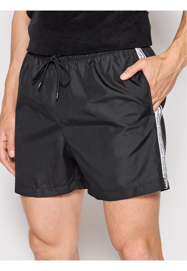 Calvin Klein Swimwear Szorty kąpielowe Medium Drawstringnos KM0KM00741 Czarny Regular Fit. Kolor: czarny. Materiał: syntetyk