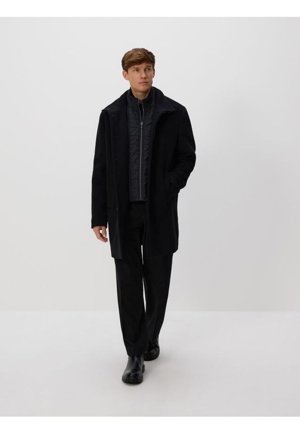 Reserved - Klasyczny płaszcz z wełną - czarny. Kolor: czarny. Materiał: wełna. Styl: klasyczny