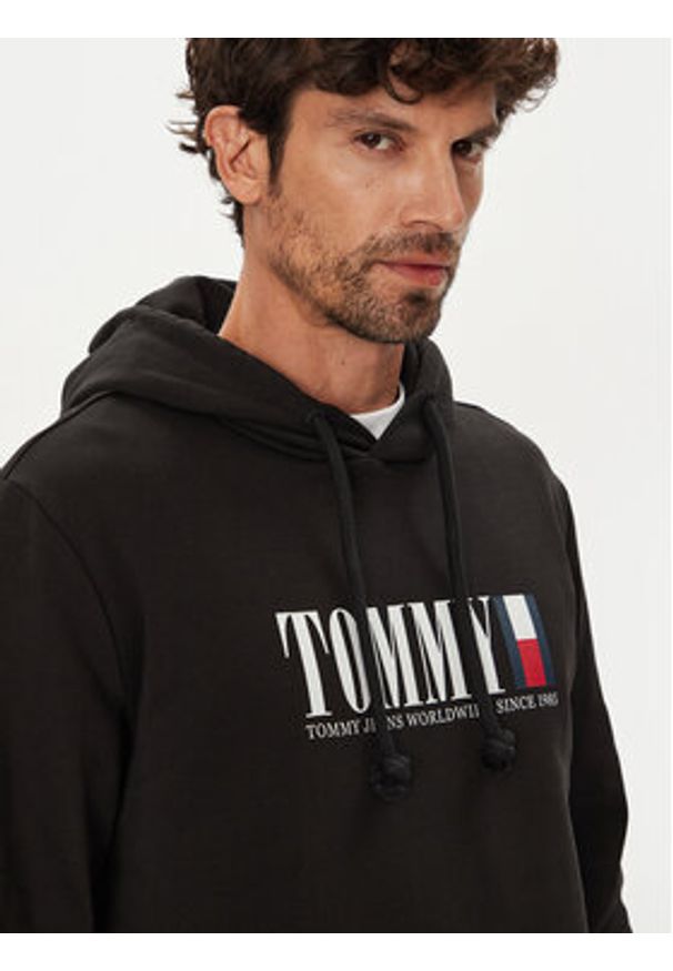 Tommy Jeans Bluza Dna Graphic DM0DM22144 Czarny Regular Fit. Kolor: czarny. Materiał: bawełna