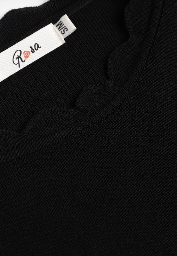 Born2be - Czarny Sweter z Wiskozą Ozdobiony Falbankami Mevita. Typ kołnierza: kołnierz z falbankami. Kolor: czarny. Materiał: wiskoza. Wzór: aplikacja. Styl: elegancki, klasyczny