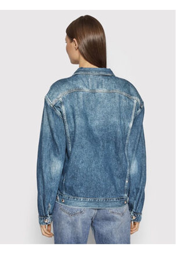 Guess Kurtka jeansowa W2RN16 D3Y0V Niebieski Regular Fit. Kolor: niebieski. Materiał: jeans, bawełna