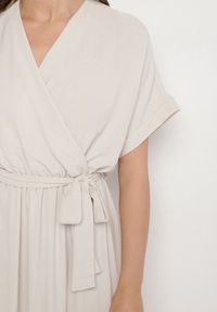 Born2be - Beżowa Sukienka z Bawełną i Ozdobnym Paskiem Lunistra. Okazja: na co dzień. Kolor: beżowy. Materiał: bawełna. Wzór: aplikacja. Styl: klasyczny, casual, elegancki #2