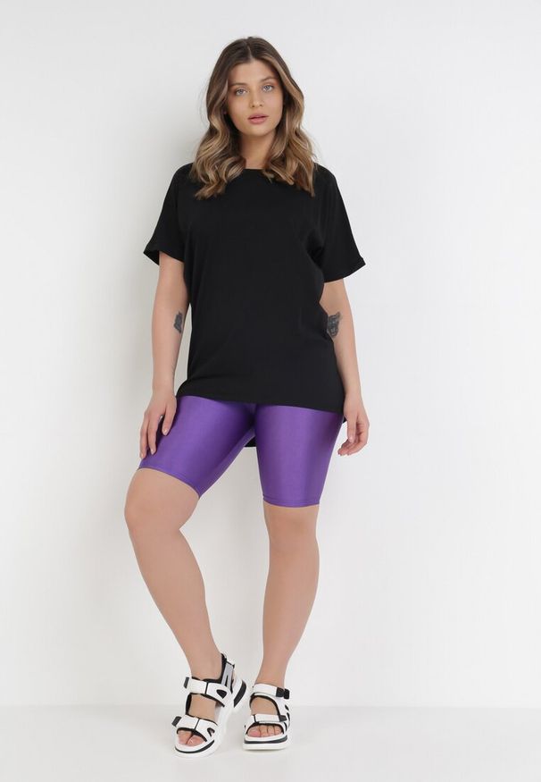 Born2be - Czarny T-shirt Ammi. Kolor: czarny. Materiał: dzianina, bawełna, elastan. Długość rękawa: krótki rękaw. Długość: krótkie