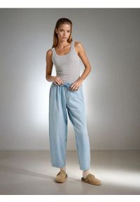 Sinsay - Jeansy jogger balloon z gumką w pasie - niebieski. Kolor: niebieski #1