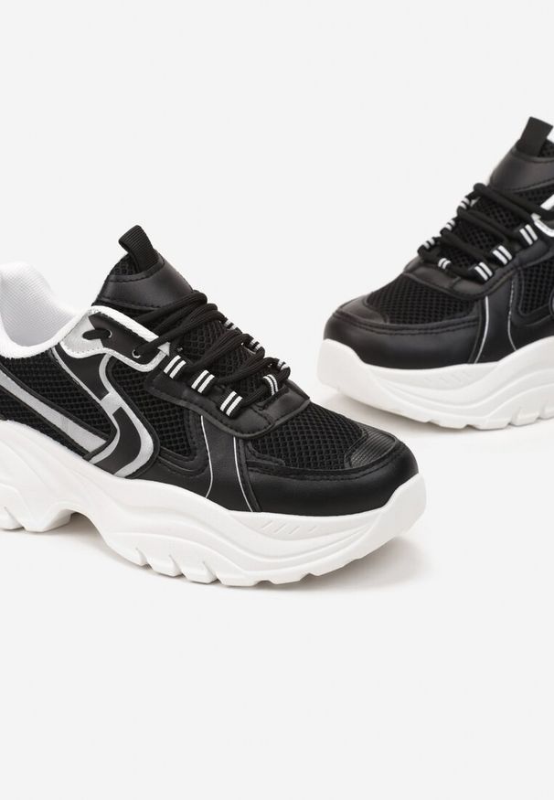 Renee - Czarne Sneakersy z Przeszyciami i Wstawkami z Metalicznej Ekoskóry Tineal. Kolor: czarny