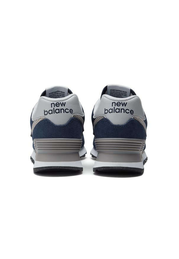 Buty damskie New Balance WL574EVN – granatowe. Okazja: na co dzień. Kolor: niebieski. Materiał: zamsz, materiał, skóra, guma. Szerokość cholewki: normalna. Model: New Balance 574