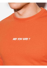 Ombre Clothing - Bluza męska bez kaptura z nadrukiem B1215 - pomarańczowa - XXL. Typ kołnierza: bez kaptura. Kolor: pomarańczowy. Materiał: bawełna, poliester. Wzór: nadruk #6