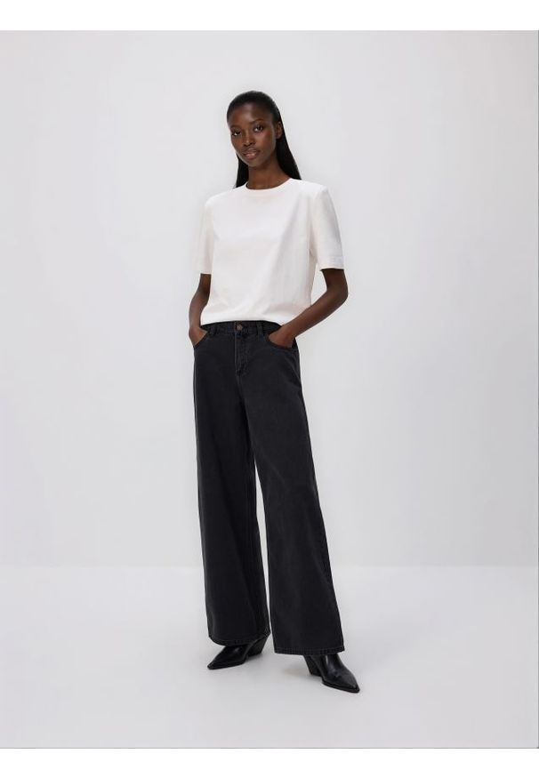 Reserved - Jeansy wide leg - czarny. Kolor: czarny