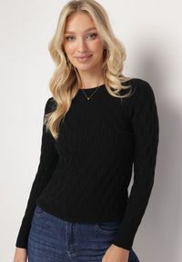 Born2be - Czarny Klasyczny Sweter z Tłoczonym Zdobieniem Nainea. Kolor: czarny. Wzór: aplikacja. Sezon: jesień, zima. Styl: klasyczny