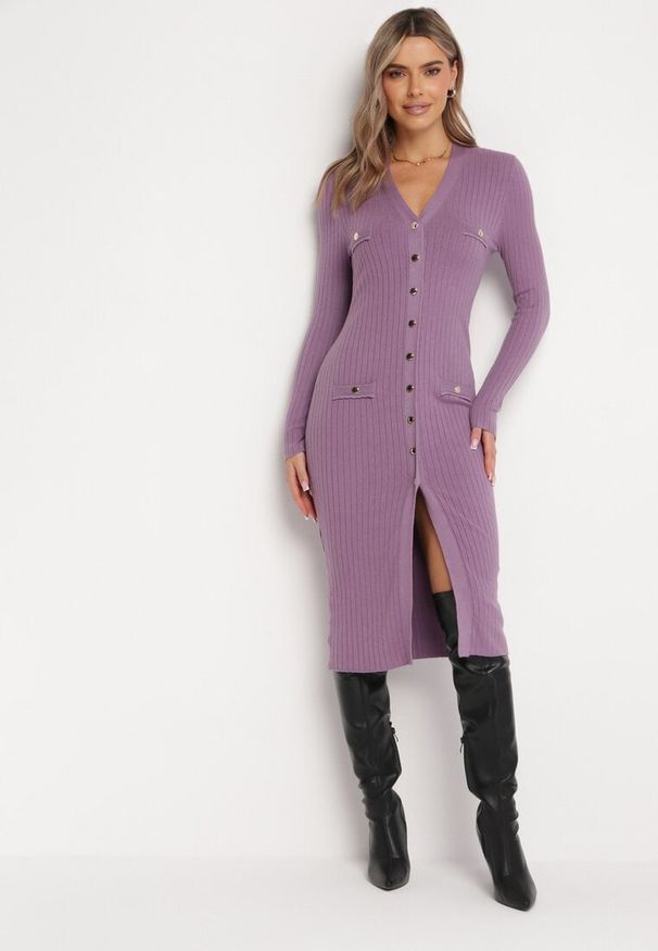 Born2be - Fioletowa Sukienka Sweterkowa na Guziki Gricrana. Kolor: fioletowy. Typ sukienki: dopasowane. Długość: midi