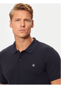 Calvin Klein Jeans Polo Embro Badge J30J325269 Granatowy Slim Fit. Typ kołnierza: polo. Kolor: niebieski. Materiał: bawełna