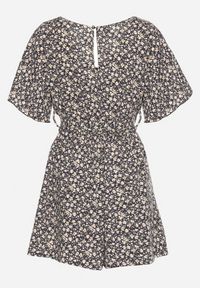 Born2be - Czarno-Beżowy Kombinezon z Gumką w Pasie Zapinany przy Karku na Guzik z Dodatkowym Materiałowym Paskiem Odilla. Okazja: do pracy, na spotkanie biznesowe. Kolor: czarny. Materiał: materiał. Długość rękawa: krótki rękaw. Długość: długie. Styl: elegancki, biznesowy #6