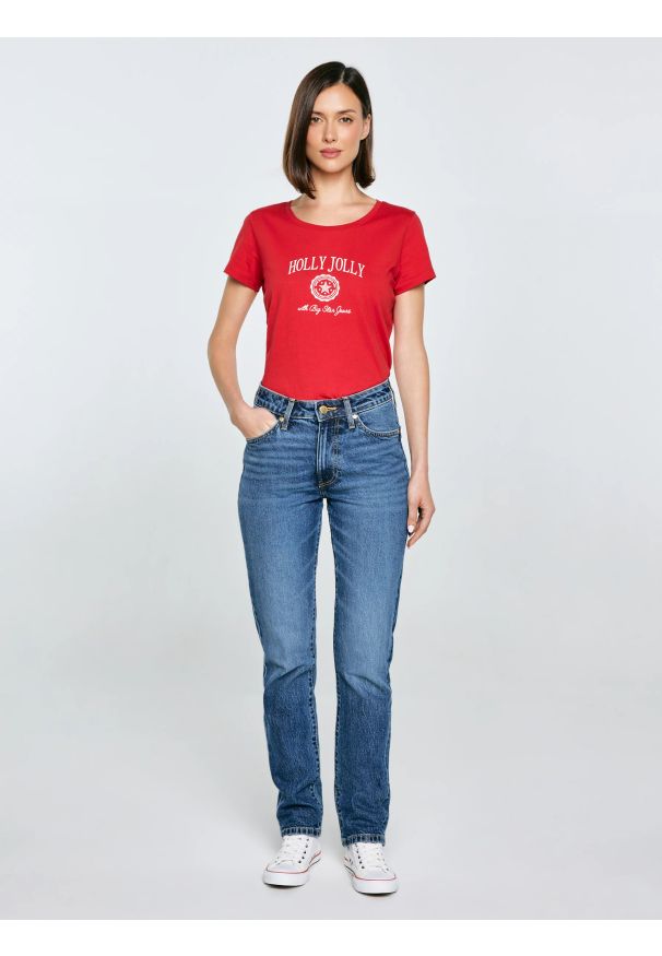 Big-Star - Koszulka damska z nadrukiem czerwona Serra 603. Okazja: na co dzień. Kolor: czerwony. Materiał: dzianina, jeans. Długość rękawa: krótki rękaw. Długość: krótkie. Wzór: nadruk. Sezon: zima. Styl: wizytowy, casual, klasyczny, retro