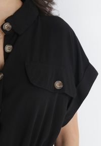 Born2be - Czarna Sukienka Priaphelous. Kolor: czarny. Materiał: bawełna, tkanina. Długość rękawa: krótki rękaw. Wzór: aplikacja. Typ sukienki: rozkloszowane, koszulowe. Długość: mini #4