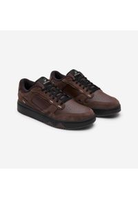Decathlon - Sneakersy męskie CJ80 zamszowe. Kolor: czarny, beżowy, brązowy, wielokolorowy. Materiał: zamsz. Szerokość cholewki: normalna