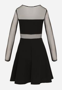 Born2be - Czarna Rozkloszowana Sukienka Mini ze Wstawkami z Siateczki Olessea. Okazja: na co dzień. Kolor: czarny. Materiał: skóra. Długość rękawa: długi rękaw. Styl: casual. Długość: mini #6