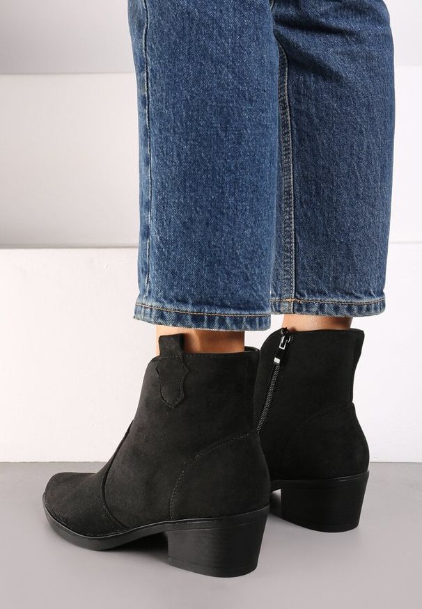 Born2be - Czarne Botki Kowbojki na Niskim Stożku Mevalira. Okazja: na co dzień. Kolor: czarny. Materiał: jeans. Obcas: na stożku. Styl: elegancki, casual