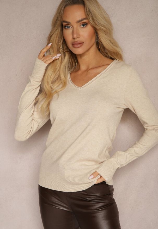 Renee - Beżowy Sweter z Dodatkiem Kaszmiru o Klasycznym Kroju Taianne. Okazja: na co dzień. Kolor: beżowy. Materiał: kaszmir. Styl: klasyczny