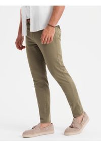 Ombre Clothing - Spodnie męskie chino o dopasowanym kroju - oliwkowe V3 OM-PACP-0151 - XXL. Okazja: na co dzień. Kolor: oliwkowy. Materiał: bawełna, materiał, tkanina, elastan. Styl: casual #3