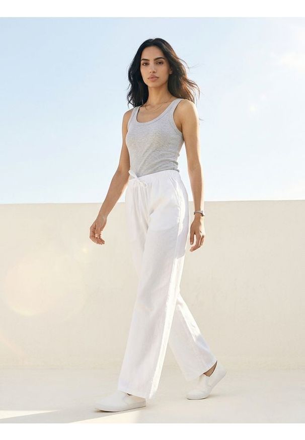 Sinsay - Jeansy joggery wide leg - biały. Kolor: biały