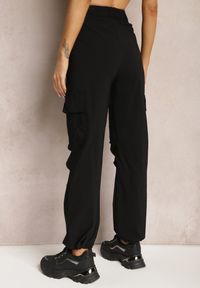 Renee - Czarne Spodnie Joggery z Szerokimi Kieszeniami Cargo Siringa. Kolor: czarny #5