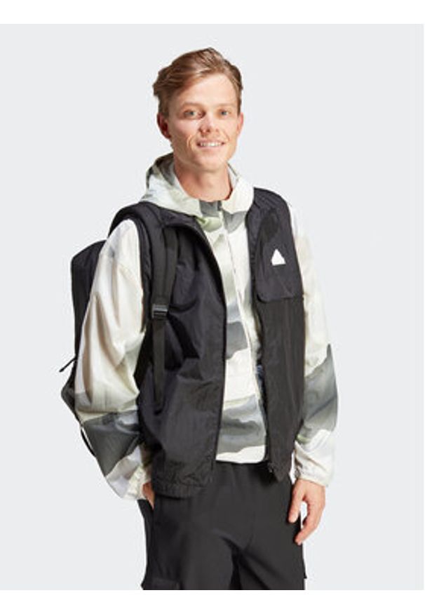 Adidas - adidas Kamizelka Unisex City Escape IN3701 Czarny Loose Fit. Kolor: czarny. Materiał: syntetyk