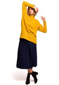 Polskie swetry - Sweter damski oversize asymetryczny sweter z wełną żólty. Okazja: do pracy, na spacer, na co dzień. Materiał: wełna. Długość rękawa: długi rękaw. Długość: krótkie. Sezon: jesień, zima. Styl: klasyczny, casual, elegancki #3