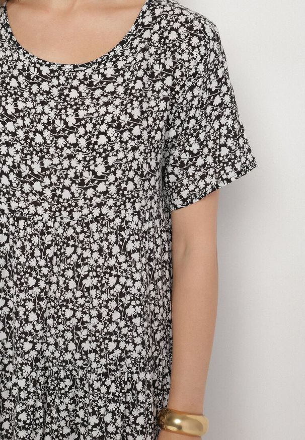 Born2be - Czarna Sukienka z Bawełną w Kwiatowy Wzór Lunasenia. Okazja: na co dzień. Kolor: czarny. Materiał: bawełna. Wzór: kwiaty. Styl: elegancki, casual