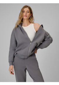 4f - 4F Bluza dresowa regular z kapturem damska - szara L. Okazja: na co dzień. Typ kołnierza: kaptur. Kolor: szary. Materiał: dresówka. Styl: casual #1