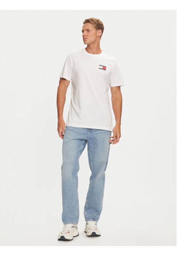 Tommy Jeans T-Shirt Essential Flag DM0DM20740 Biały Slim Fit. Kolor: biały. Materiał: bawełna